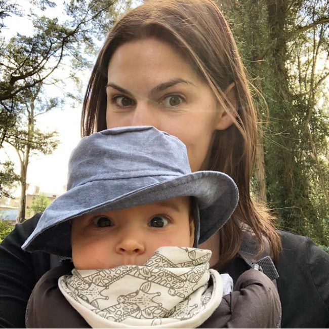 Saat ini, wanita berambut bob itu tak hanya sibuk bekerja, namun juga mengurus bayi perempuannya yang lahir pada Januari silam.  Foto: Instagram