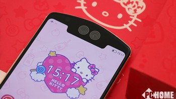 Mengusung kamera ganda di bagian depan. Foto: Sina Mobile