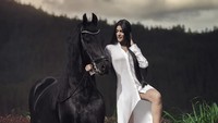 Saat pemotretan, Sthefany tetap ceria layaknya liburan. (sthefanygutierrez1/Instagram)