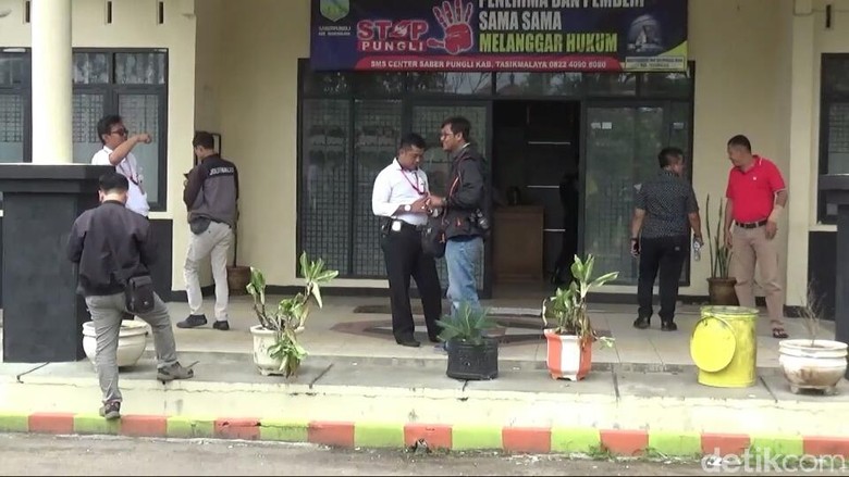 Kejati Bidik Tersangka Kasus Dugaan Korupsi Jembatan Cisinga Tasik Kejati Bidik Tersangka Kasus Dugaan Korupsi Jembatan Cisinga Tasik