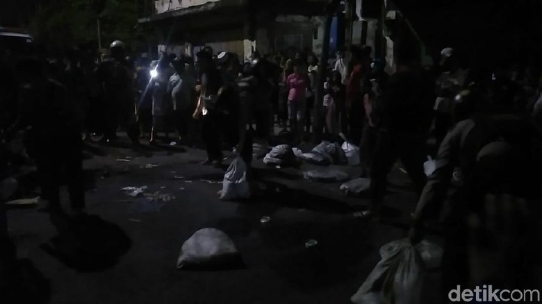 Ricuh Penertiban PKL Gembong, Satpol PP Ngaku Sudah Sosialisasi Ricuh Penertiban PKL Gembong, Satpol PP Ngaku Sudah Sosialisasi