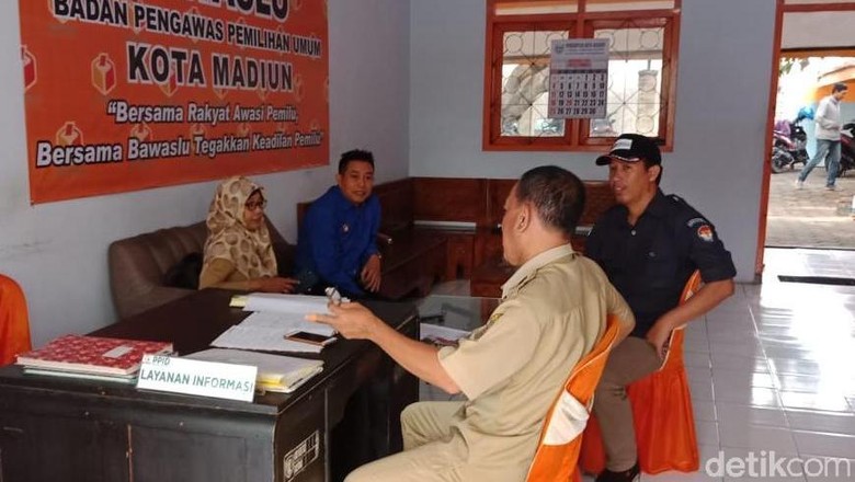 Korban Robohnya Baliho Caleg PSI Lapor Polisi Korban Robohnya Baliho Caleg PSI Lapor Polisi