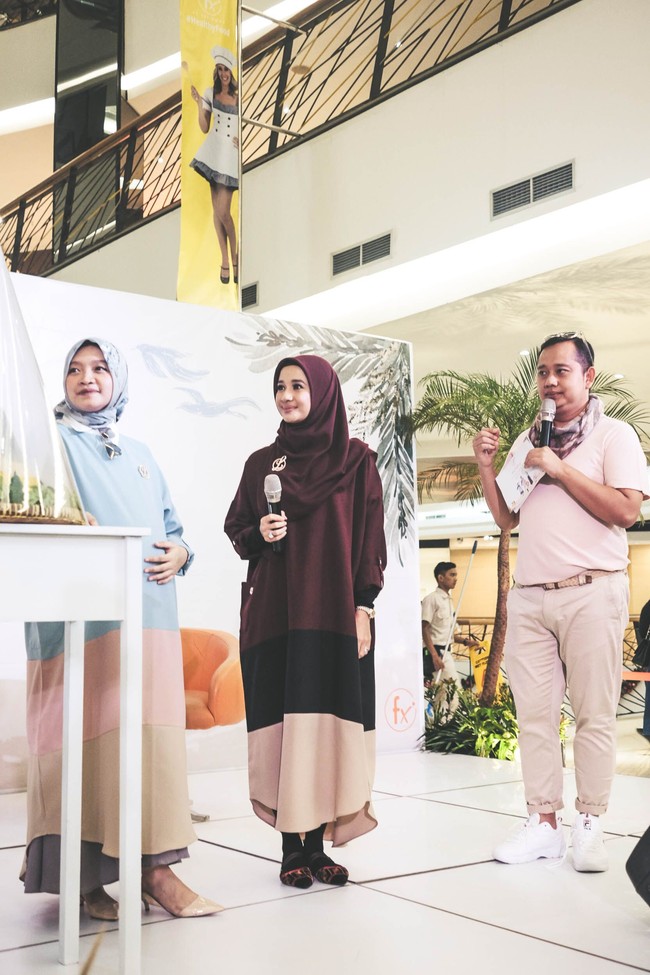 Laudya Cynthia Bella baru saja merakayan ulang tahun L by LCB, sebuah brand hijab yang rilis tahun lalu. Perayaan itu dilakukan Jumat (09/11/2018) di FX Sudirman Jakarta. Foto: Silmia Putri/Wolipop