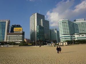 Damainya Pagi di Haeundae Beach, Busan