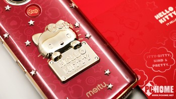 Diberikan cover transparan dengan akses Hello Kitty. Foto: Sina Mobile