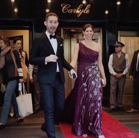 Sesekali Nicole tampil glamour. Seperti saat hadir di Met Gala 2018 bersama sang suami Kevin.  Foto: Instagram