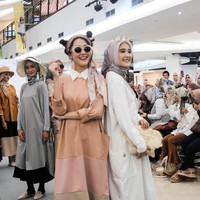 Pada perayaan ulang tahun L by LCB, Laudya Cynthia Bella merilis koleksi scarf bertajuk ‘Holiday’. Tak hanya scarf, Bella sapaan akrabnya, akan merilis produk busana muslim mulai dari tunik hingga ciput. Foto: Silmia Putri/Wolipop