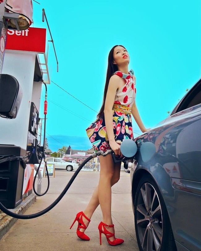 Ling Tan juga sudah tampil di banyak majalah fashion dunia. Di antaranya, Vogue, Marie Claire, Elle, Allure hingga W. Foto: Instagram @ lingtan_