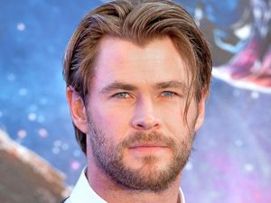 Chris Hemsworth Nangis di Festival Film Cannes Gegara Ini