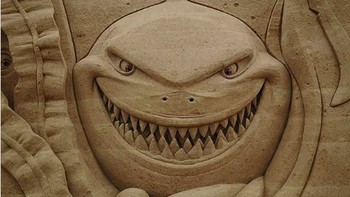 Tatapan tajam ikan hiu siap menerkam dengan gigi tajamnya. (Foto: Brightside)