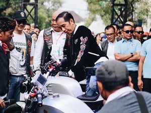 Jokowi Pakai Jaket Bubur Ayam Racer, Ini Cerita di Baliknya