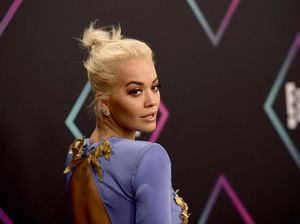 Langgar Aturan Lockdown, Rita Ora Bikin Marah
