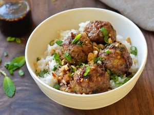 Ada Bakso Cokelat hingga Bakso Tomat, Bakso  Kekinian yang Unik