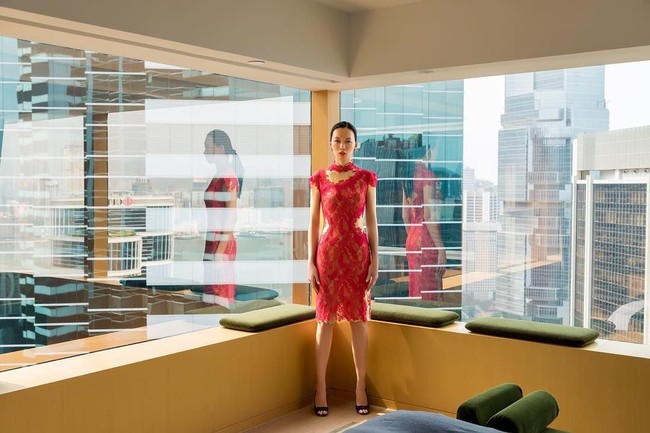 Ling Tan mulai berkarier di dunia fashion sejak 1994. Setelahnya namanya terus berkibar di berbagai fashion show brand dunia dari Paris hingga Milan. Dia sudah pernah tampil sebagai model Vera Wang, Chanel, Stella McCartney, Armani, Balenciaga, Chloe, Dior, Escada, Ferragamo, Fendi, Gucci, Gaultier, Valentino hingga Yves Saint Laurent. Foto: Instagram @ lingtan_