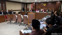 Sejumlah saksi dihadirkan dalam sidang tersebut, diantaranya, Wakil Bendara Umum DPP PKB, Rasta Wiguna dan Cabup Kuningan, Yosa Octora Santono.