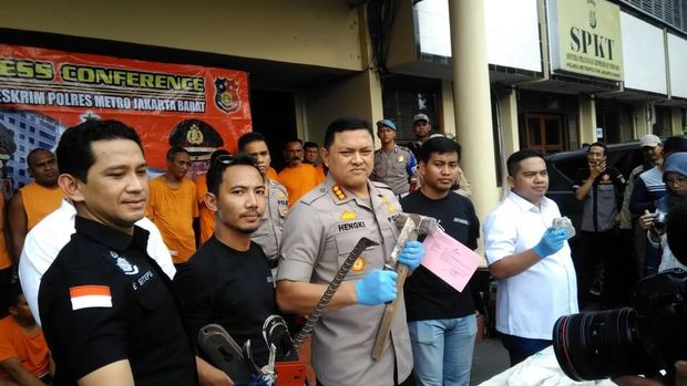 Barang bukti kasus pendudukan tanah di Kalideres, Jakbar. (Foto: Adhi Indra Prasetya/detikcom)