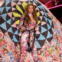 Gigi Hadid di Victorias Secret Fashion Show 2018, Pier 94, New York City, Kamis (8/11/2018). Foto: Thomas Concordia/Getty Images for Swarovski.