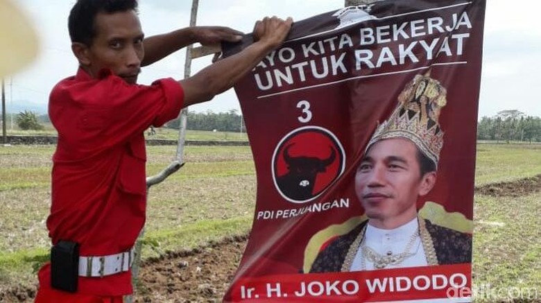 PDIP Temui Pemasang Raja Jokowi, Diupah Rp 5 Ribu/Poster PDIP Temui Pemasang Raja Jokowi, Diupah Rp 5 Ribu/Poster