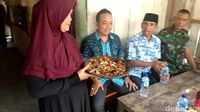 Puedess Poll! Rujak Belut yang Gurih di Pinggir Hutan Lamongan