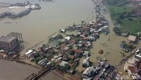 Saat ini sejumlah daerah di Jabar yang diterpa bencana. Di antaranya bencana banjir bandang di Kabupaten Tasikmalaya, banjir di Kabupaten Bandung, banjir di Kabupaten Pangandaran, longsor di kawasan Gentong dan longsor di kawasan Naringgul, Kabupaten Cianjur.