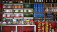 Para nelayan itu memutuskan untuk tinggal di sana secara permanen ketika mereka menyadari bahwa di sana tidak ada nyamuk (Lucy Sherriff/CNN Travel)