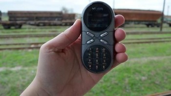 Siemens Xelibri adalah ponsel dengan model-model unik yang ditujukan untuk menggaet kalangan yang sadar fashion. Siemens meluncurkannya pertama kali pada tahun 2003. Foto: Mobilissimo