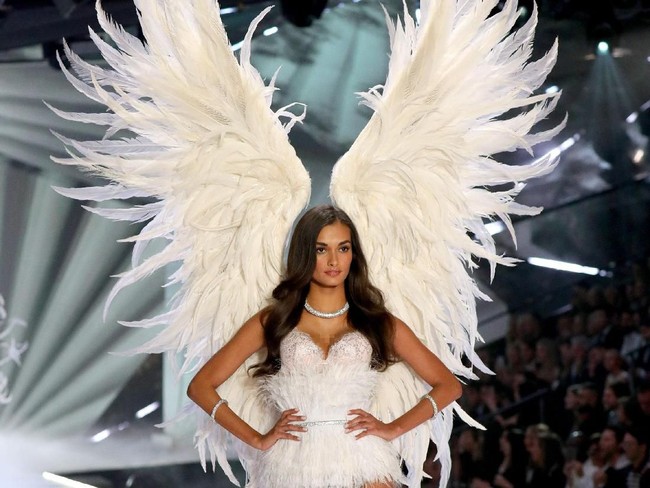 Gizele Oliveira di Victorias Secret Fashion Show 2018, Pier 94, New York City, Kamis (8/11/2018). Foto: Thomas Concordia/Getty Images for Swarovski.