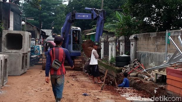 4 Orang Luka Akibat Longsor di Depok, Material Dibersihkan