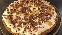 Paling enak menikmati banoffee pie beramai-ramai. Atau kamu bisa habiskan seloyang dessert ini sendirian? Foto: Instagram lovise82