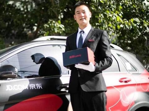 Kurir berjas JD.com