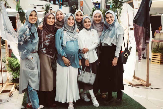 Laudya Cynthia Bella merayakan ulang tahun pertama brand hijab besutannya, L by LCB, Jumat (09/11/2018) di FX Sudirman Jakarta. Perayaan itu dihadiri sahabat selebriti seperti Zaskia Sungkar hingga Natasha Rizki. Foto: Silmia Putri/Wolipop