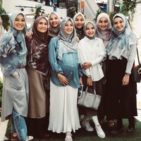Laudya Cynthia Bella merayakan ulang tahun pertama brand hijab besutannya, L by LCB, Jumat (09/11/2018) di FX Sudirman Jakarta. Perayaan itu dihadiri sahabat selebriti seperti Zaskia Sungkar hingga Natasha Rizki. Foto: Silmia Putri/Wolipop
