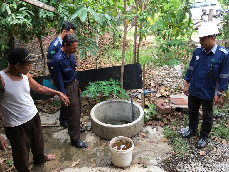 Polisi Selidiki Penyebab Air Sumur Warga Mojokerto Berubah Warna Polisi Selidiki Penyebab Air Sumur Warga Mojokerto Berubah Warna