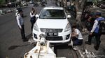 Parkir Sembarangan, Dishub Derek Mobil di Tamansari