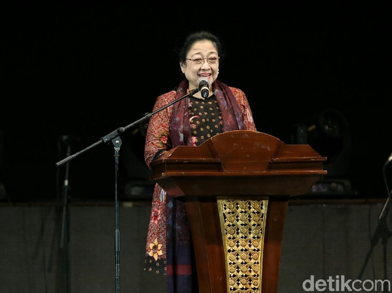 Megawati Tolak Disebut Kuper Walau Tak Punya HP Megawati Tolak Disebut Kuper Walau Tak Punya HP