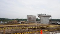 Tak sekadar mengurai kemacetan, keberadaan tol juga diharapkan bisa mengurangi durasi perjalanan melalui jalur darat. 