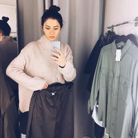 2. Ingin PamerAda pula situasi di mana orang membeli barang hanya karena ingin terlihat bagus di depan orang lain. Lama kelamaan, kebiasaan tersebut tentu akan membuat Anda boros dan kekurangan tabungan yang bisa digunakan untuk hal lebih berguna. Foto: iStock