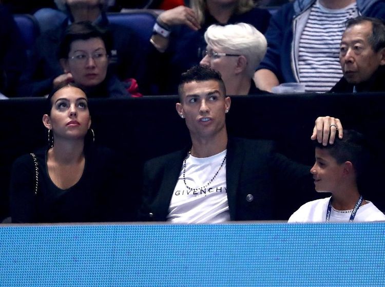 Asyiknya Ronaldo Nonton Tenis Bersama Keluarga