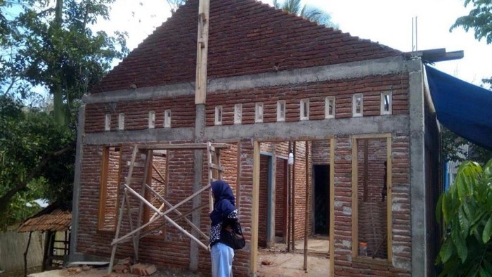 Sebanyak 96 orang insinyur muda para CPNS (Calon Pegawai Negeri Sipil) Kementerian Pekerjaan Umum dan Perumahan Rakyat (PUPR) diberangkatkan dari Lanud Halim Perdana Kusuma, Jakarta, Selasa (13/11/2018), untuk menjadi tenaga pendamping masyarakat dalam membangun kembali rumah warga yang memenuhi kaidah rumah tahan gempa di Nusa Tenggara Barat (NTB).