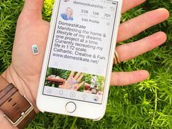 Potret Ponsel Terkecil di Dunia, Cuma Seujung Jari!