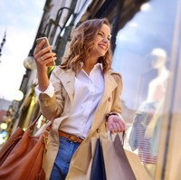 7. SaleBukan rahasia lagi jika diskon mendorong orang untuk belanja bahkan barang-barang yang sebenarnya tidak dibutuhkan. Apalagi jika toko memberikan promosi diskon tertentu jika membeli lebih dari satu. Pastikan Anda tidak terjebak trik toko. Foto: iStock