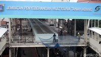 Sebelumnya, Pemprov DKI Jakarta kembali menunda membuka Jembatan Multi Guna atau Skybridge Tanah Abang, Jakarta Pusat.