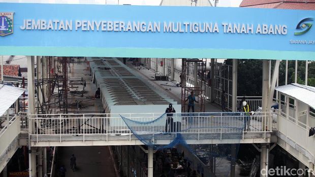 Skybridge Tanah Abang / 