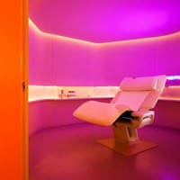 YeloYelo adalah sebuah tempat spa di Manhattan, New York, AS. Sebagai penyedia jasa yang membuat orang lebih relaks dan sehat, Yelo juga menghadirkan ruang tidur agar pekerja merasa demikian. Menariknya, kabin ini dilengkapi pengaturan aromaterapi dan suara yang mendukung bobo siang. Adapun YeloBeds yang didesain zero gravity. Foto: Yelo