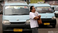 Oleh karena itu, dengan adanya perombakan trayek angkutan umum di Jakarta ini diharapkan nantinya rute perjalanan yang dilalui oleh transportasi umum di Jakarta semakin efektif dan sesuai dengan kebutuhan masyarakat, sehingga tak lagi tumpang tindih dengan transportasi umum lainnya.