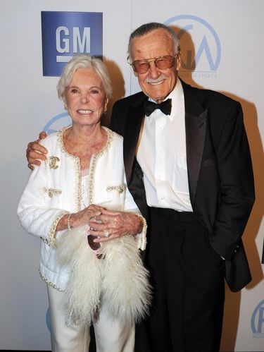 Mengenang Kisah Cinta Stan Lee Untuk Istri: Dia Wanita yang Selalu Aku Gambar