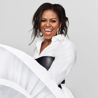 Kemunculan Michelle di sampul majalah ini sekaligus menandai perilisan buku biografinya, Becoming. Dalam buku tersebut, Michelle bicara blak-blakan soal kehidupannya mulai dari masa kecil hingga menjadi ibu negara. Tak hanya itu, buku ini juga mengungkap perjuangan Michelle saat menghadapi keguguran serta unek-uneknya terhadap Donald Trump. (Foto: Dok. Elle AS)