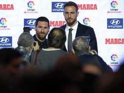 Penghargaan El Pichichi ini adalah yang kelima untuk Lionel Messi. Dia dinobatkan setelah menjadi top skor La Liga 2017/2018 dengan 34 gol. (Foto: Lluis Gene/AFP)