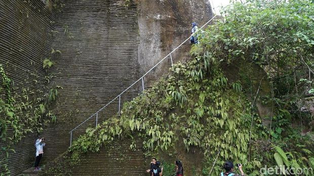 Air Terjun Kemenuh & Semerbak Bunga Bangkai di Bali
