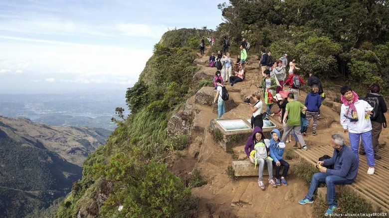 Jatuh dari Tebing Saat Selfie, Turis Jerman Meninggal di Sri Lanka Jatuh dari Tebing Saat Selfie, Turis Jerman Meninggal di Sri Lanka